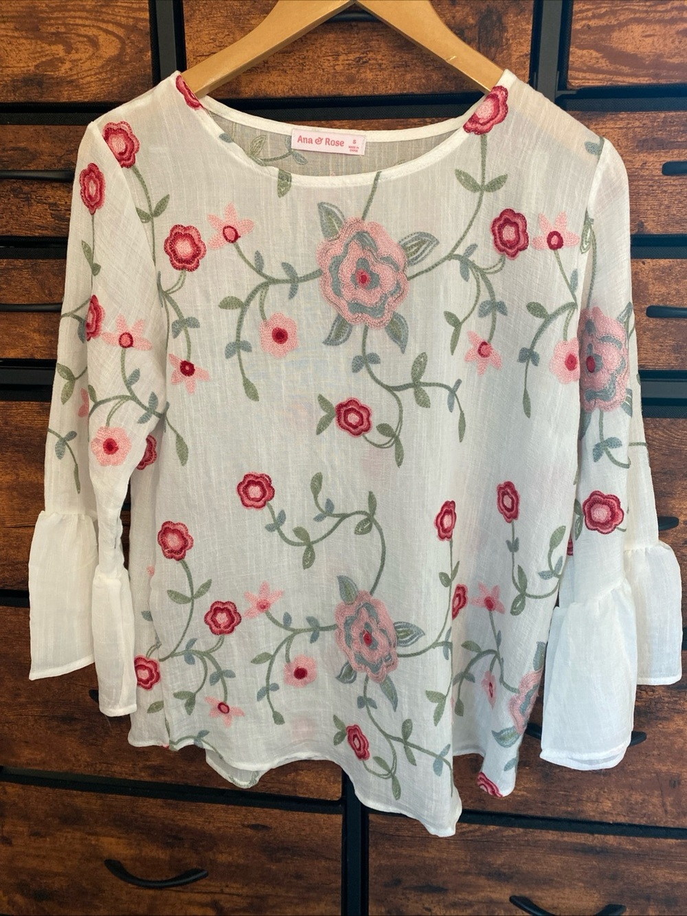 Ana & Rose Embroidered Blouse Floral Bell Sleeve White Pink Feminine  Size Small